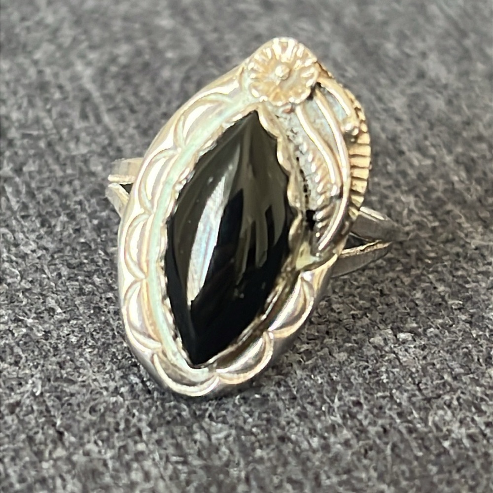 Vintage Black Stone and Silver Women's Ring Size 6